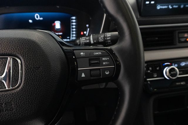 Used 2025 Honda Pilot SUV