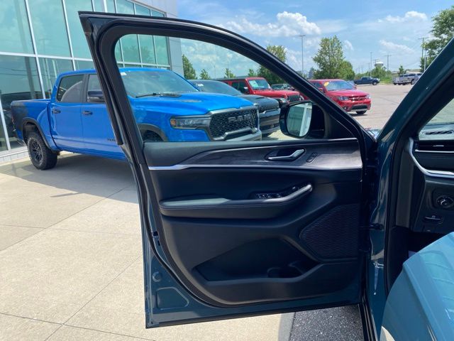 2026 Jeep Grand Cherokee Limited - Steel Blue exterior view 9