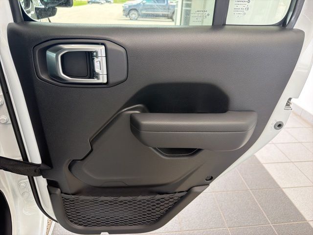 New 2026 White/off-white Jeep  image 11