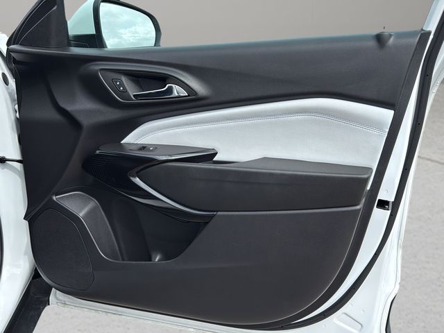 2025 Chevrolet Trax LT - Photo 9