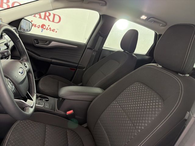 2023 Oxford White Ford Escape Active FWD SUV