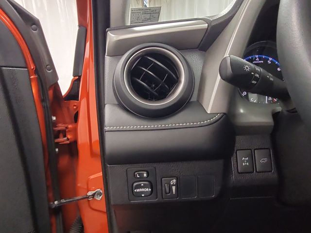 2016 – Toyota – RAV4