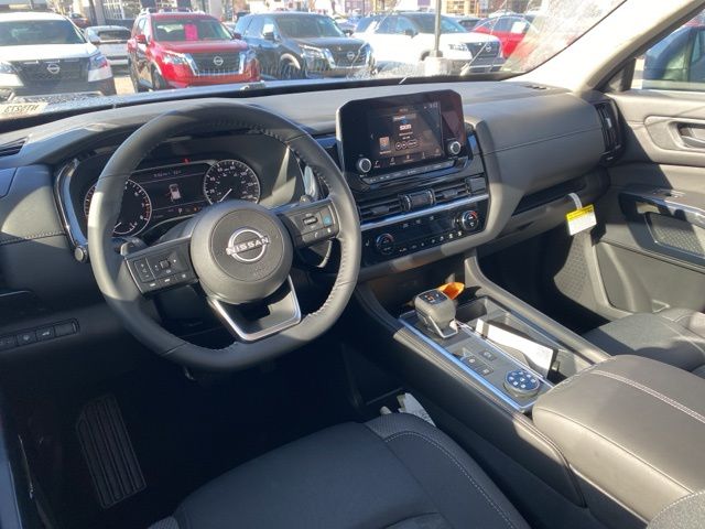 2025 Nissan Pathfinder SV photo