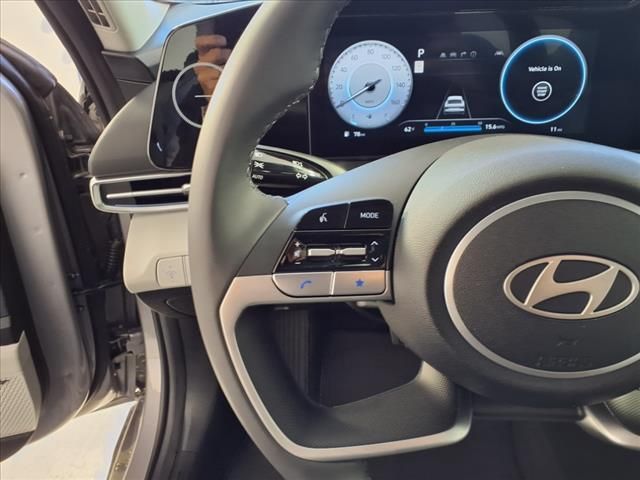 2025 Hyundai Elantra Limited photo