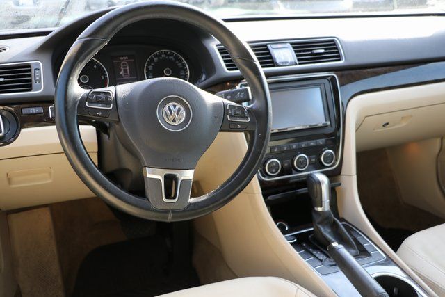 2014 Volkswagen Passat TDI SEL Premium 9