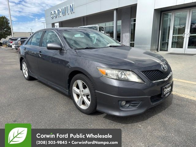 2011 Toyota Camry Gris (Magnetic Gray Metallic) Sedán Tracción delantera 6 velocidades Automática marcha alta