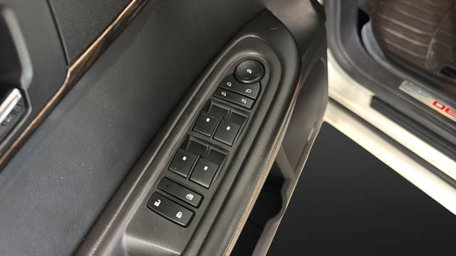 Used 2014 White Diamond Clearcoat GMC Denali image 22
