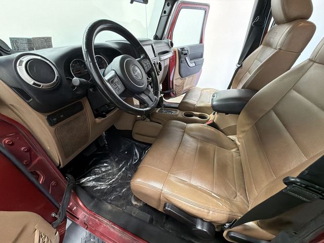 2012 Jeep Wrangler Unlimited Rubicon - 11
