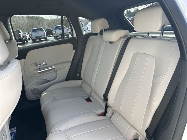 Certified Used 2025  Mercedes-Benz GLA 250 image 25
