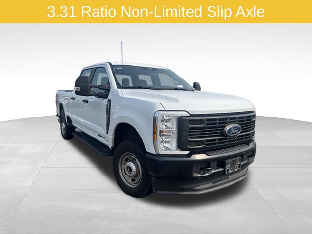Oxford White 2026 Ford F-250 Super Duty Pickup Truck Four-Wheel Drive Automatic