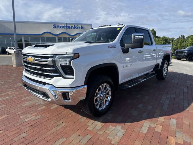 2025 Chevrolet Silverado HD LTZ 4WD Crew Cab Standard Box's photo