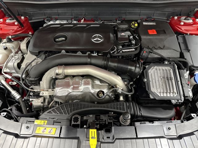 Used 2025 Red Mercedes-Benz GLB 250 image 10