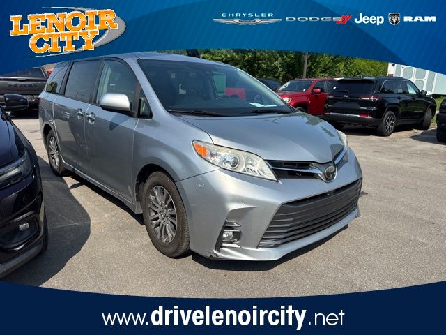 Celestial Silver Metallic 2019 Toyota Sienna Minivan Front-Wheel Drive 8-Speed Automatic