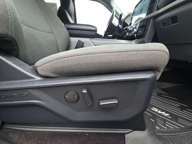 2022 Ford F-150 XLT:C02410C