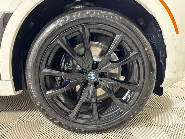 New 2027 White BMW M60i image 19