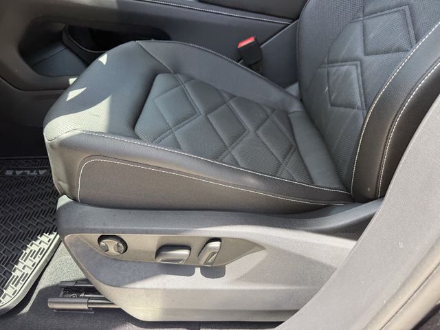 2025 Volkswagen Atlas 2.0T SE w/Technology Black at Gullo Toyota