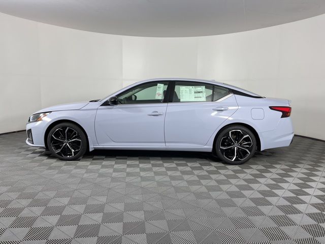 2025 Gray Sky Pearl Nissan Altima 2.5 SR FWD Sedan