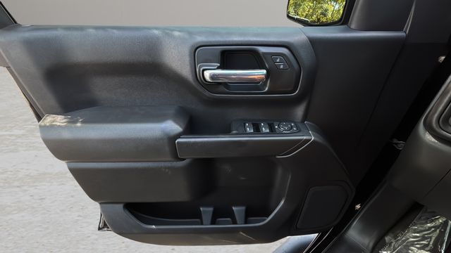 Used 2022 Black Chevrolet Custom image 17