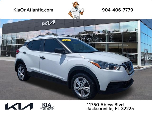 White (Fresh Powder) 2019 Nissan Kicks SUV / Crossover Front-Wheel Drive Continuously Variable Transmission