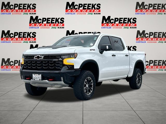 Summit White 2024 Chevrolet Silverado 1500 Pickup Truck Four-Wheel Drive Automatic