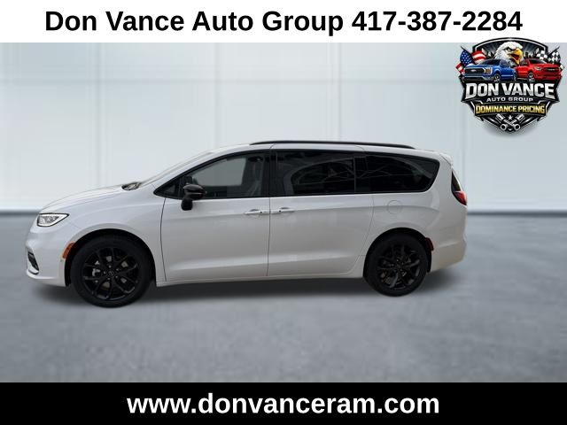 View vehicle photo 3