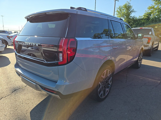 2025 Gray Metallic Ford Expedition Platinum 4X4 SUV