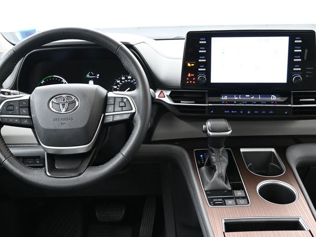 2021 Toyota Sienna XLE 14