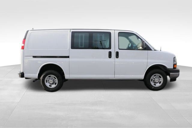 2024 Chevrolet Express 2500 Work Van 10