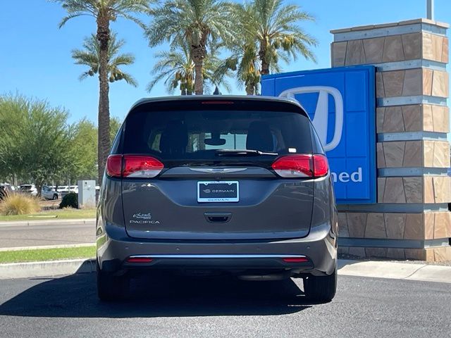 Used 2018 Granite Crystal Metallic Clearcoat Chrysler Touring Plus image 6