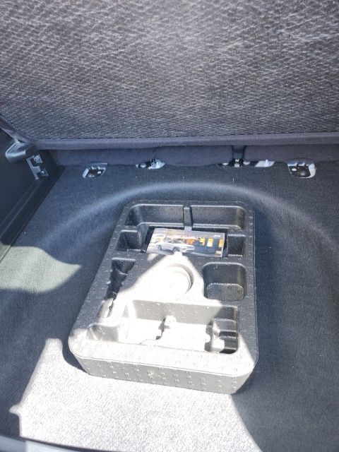 Used 2024 White/off-white Jeep Limited image 36