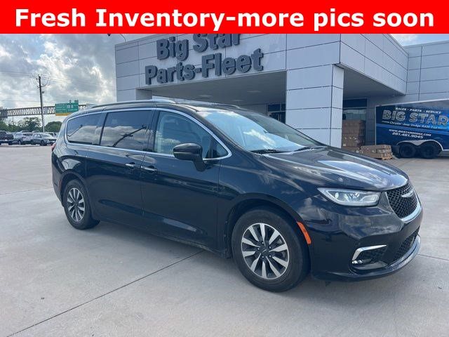 2021 Chrysler Pacifica Touring L Black at Ultimate Motorsports
