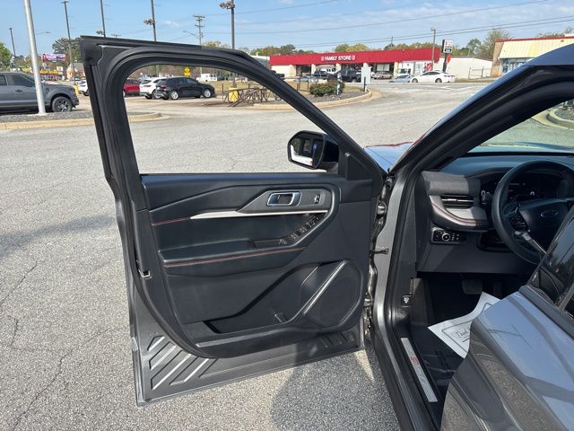 Certified Used 2025 Gray Ford ST-Line image 10