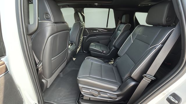 Used 2022 White Cadillac Sport image 20