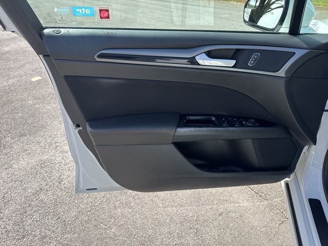 Used 2015 White Ford SE image 15