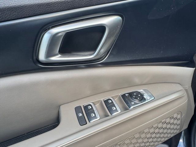 Used 2025  Kia LXS image 20