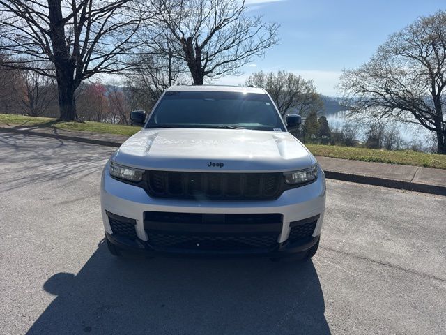 Used 2023 Silver Jeep Altitude image 2