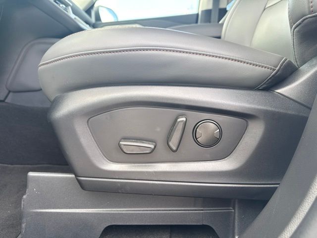 2025 Ford Explorer Active:B02485