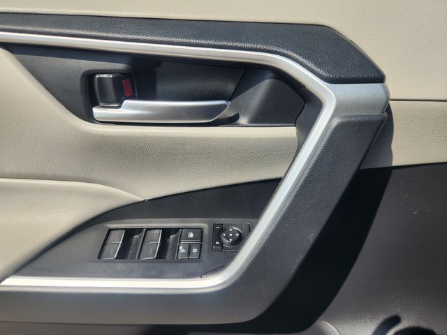2023 Toyota RAV4 XLE Silver at Community Honda