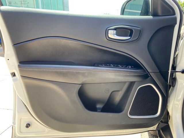 2020 Jeep Compass Latitude - White Clearcoat exterior view 11