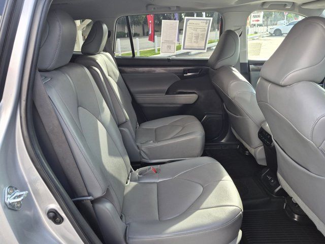 Used 2023 Toyota Highlander SUV
