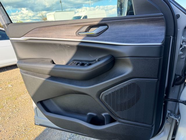 new 2026 Jeep Grand Cherokee car, priced at $45,965