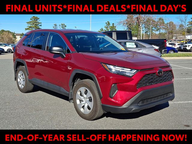 2024 Toyota RAV4 LE's photo