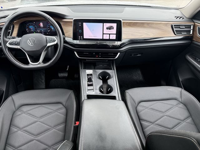 2024 Volkswagen Atlas 2.0T SE White at DeMontrond Ford