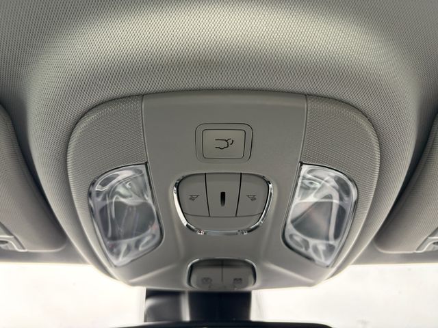 Used 2022 Gray Jeep Latitude image 20