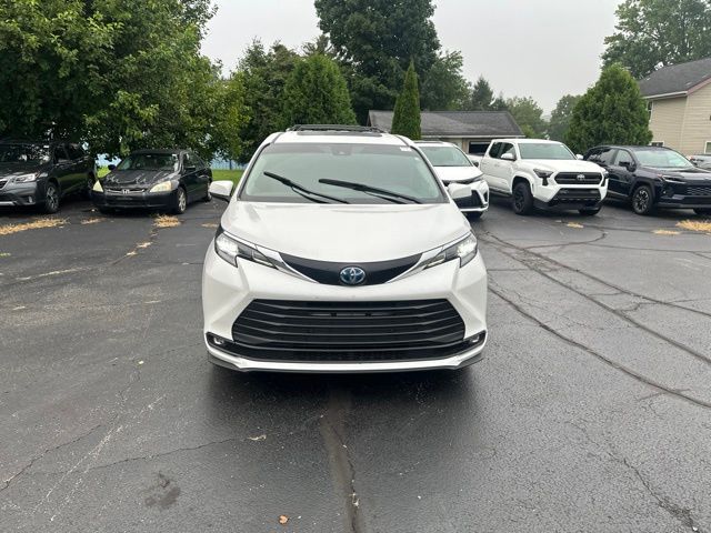Used 2025 Toyota Sienna Van