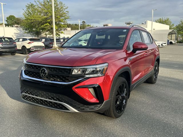 Kings Red Metallic 2024 Volkswagen Taos SE FWD SUV / Crossover Front-Wheel Drive 8-Speed Automatic