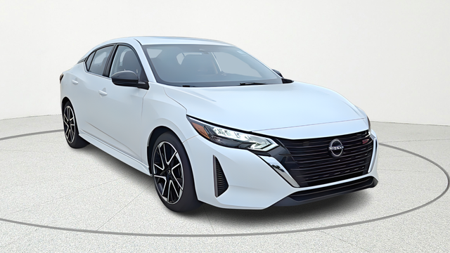 2025 Nissan Sentra SR CVT's photo