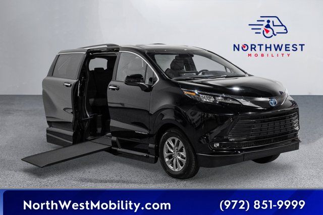 (SS276054) 2025 Toyota Sienna XLE