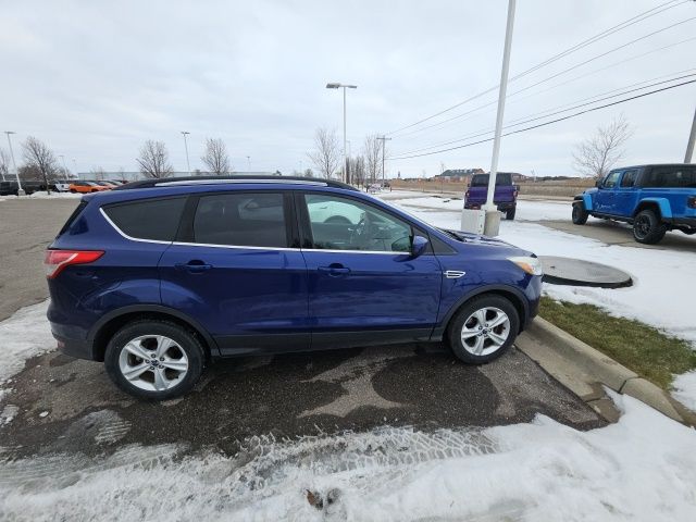 2016 Ford Escape SE - Blue exterior view 3