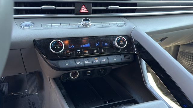 Used 2025 Gray Hyundai SEL Convenience image 31